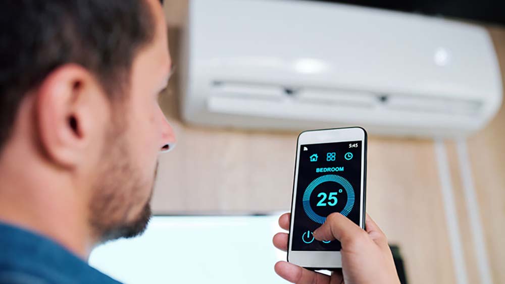 وسایل هوشمند برای تنظیم دما و هوا در فضای باز، مانند سیستم‌های تهویه مطبوع هوشمند