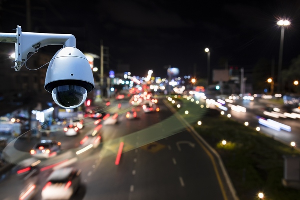 وسایل هوشمند برای تنظیم و کنترل ترافیک در فضاهای عمومی و شهری